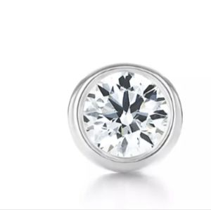 Single Tiffany diamond stud